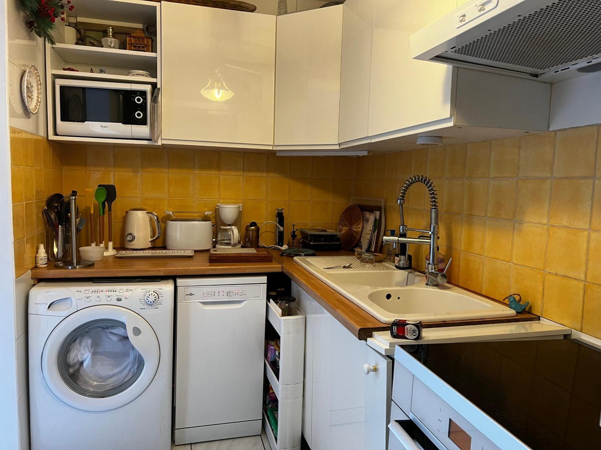 Apparemment Proche Tram Apartment
