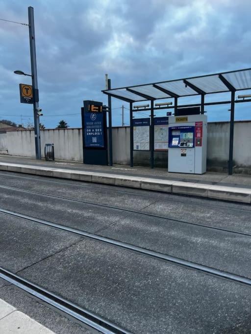 Apparemment Proche Tram