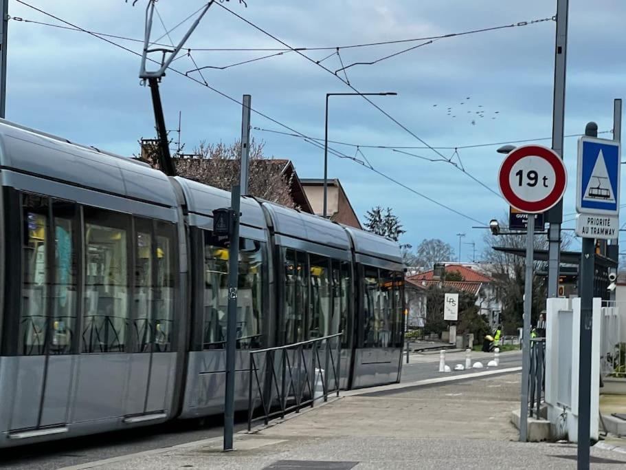 Apparemment Proche Tram Apartment *